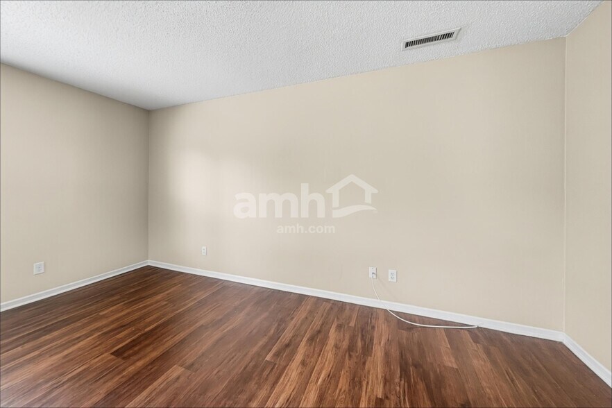 Building Photo - 10395 Carrington Way