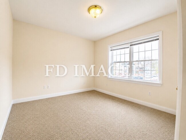 Building Photo - 661 Bennington St