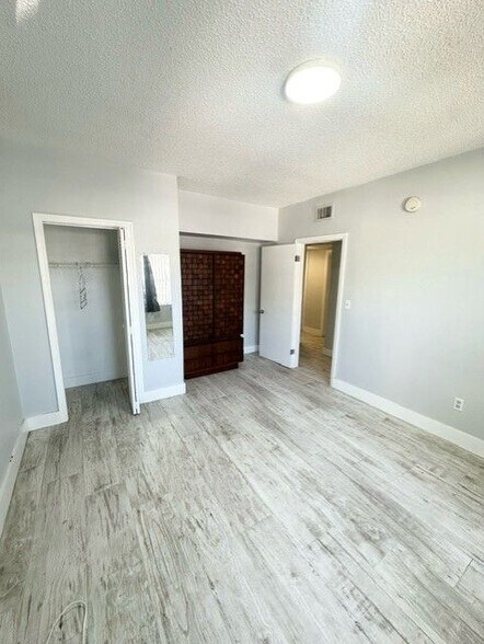 Building Photo - 9248 Collins Ave