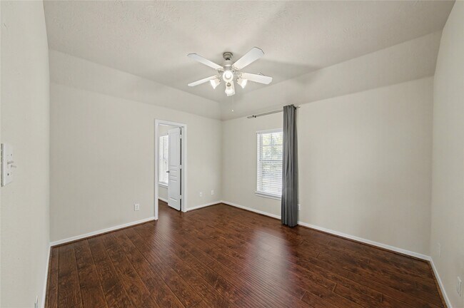 Building Photo - 17422 Memorial Blossom Dr