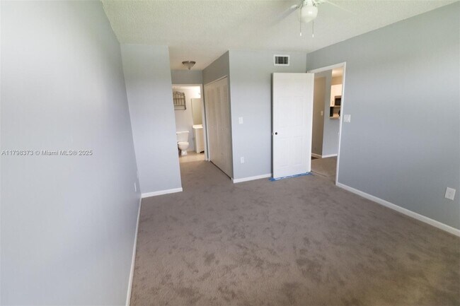 Building Photo - 9779 Nob Hill Ct