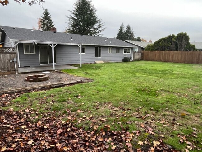 Building Photo - $500 off first full month! 3 Bedroom 2 Bath McMinnville OR