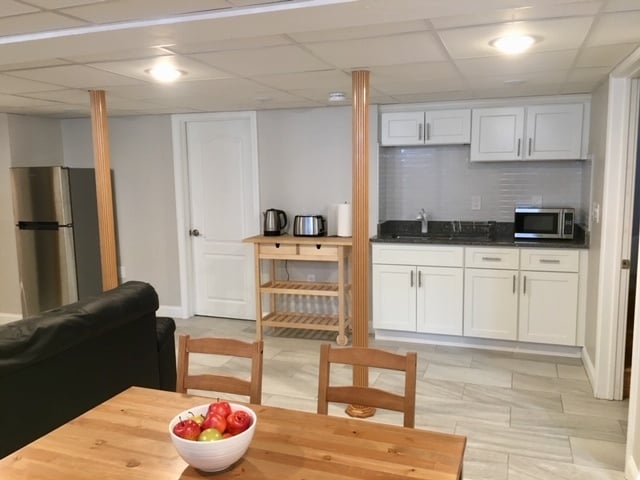 Living space - 409 Trapelo Rd