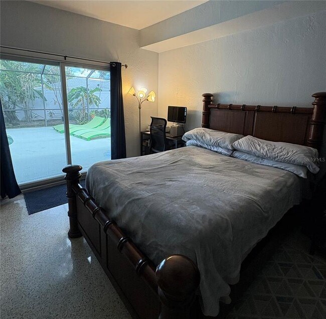 Building Photo - 1339 Royal Palm Dr S