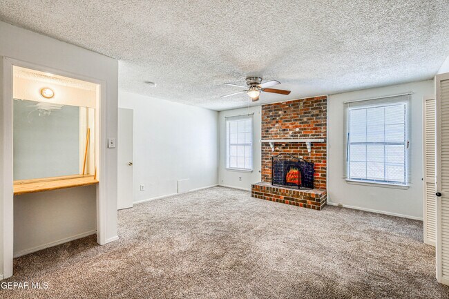 Building Photo - 3008 Gaston Dr