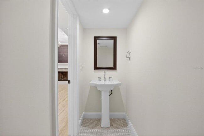 Building Photo - 162 E Davis Blvd