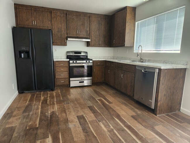 Building Photo - 6551 Wystone Ave