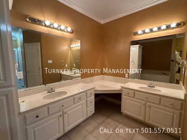 Building Photo - 18 Kimberly Pl