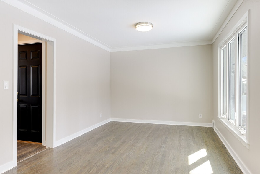 Building Photo - 1943 Regent Ave N