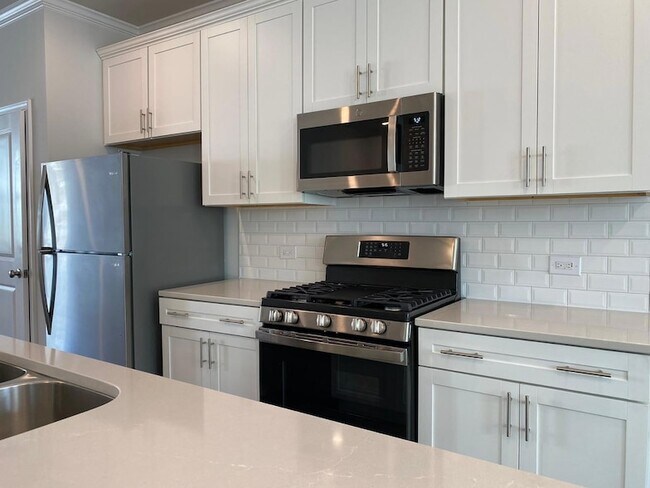 Building Photo - 702 Gimari Dr