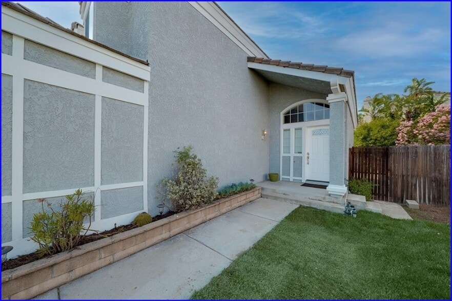 Building Photo - 11076 Brentwood Dr