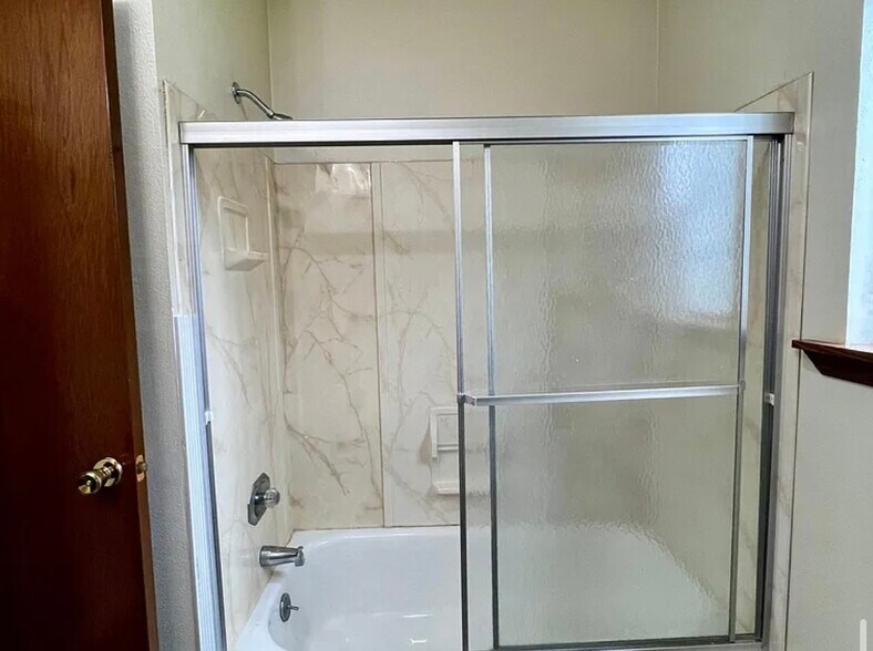 Building Photo - 1322 Grape Ave