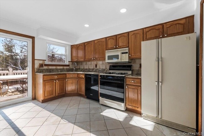 Building Photo - 20 Alex Ln