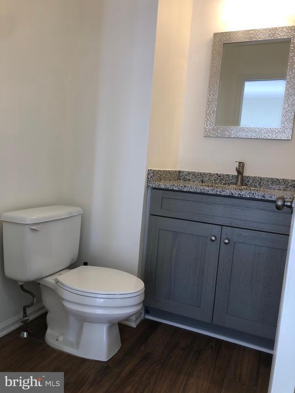 Building Photo - 4202 Quaker Ct