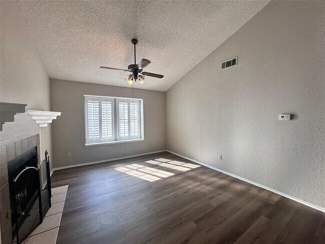 Building Photo - 1411 Gracy Farms Ln