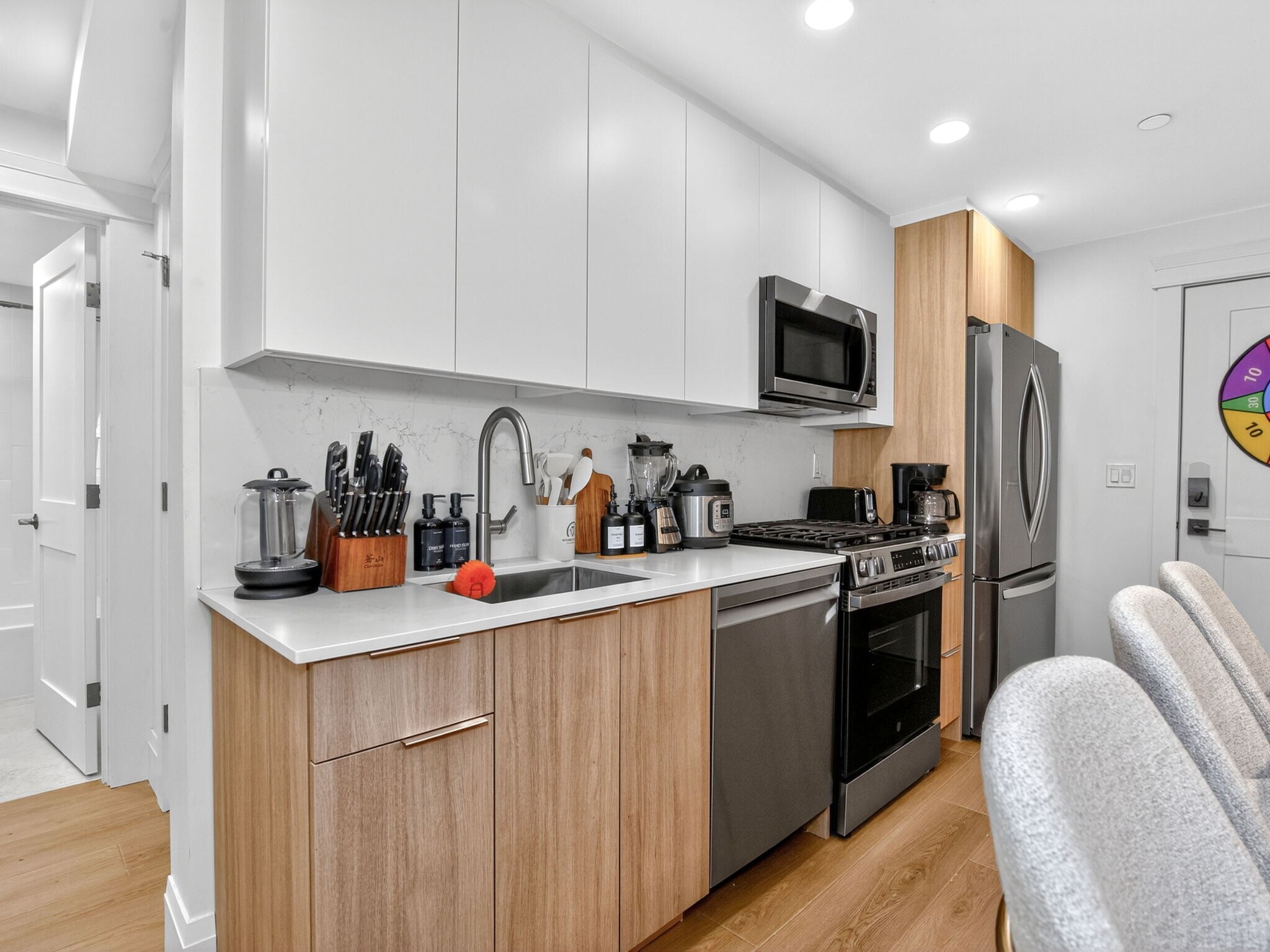 Building Photo - 359 Broadway