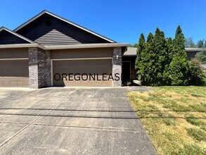 Building Photo - 3 bedroom North Eugene duplex home with full sized garage