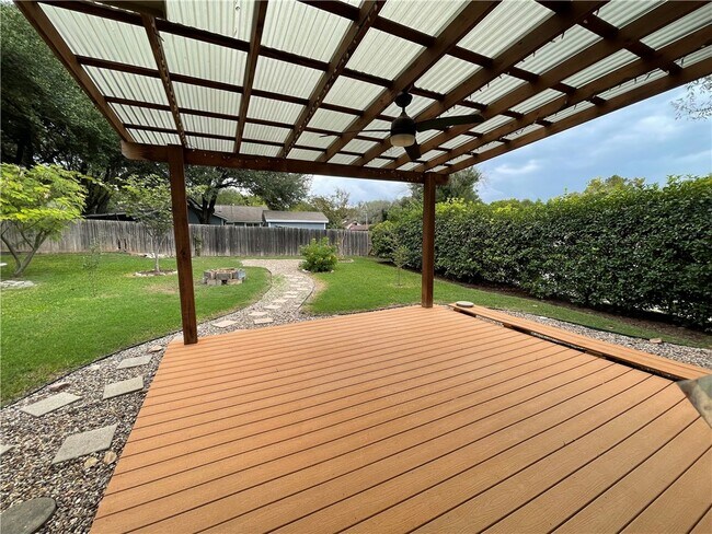 Building Photo - 7415 Shadywood Dr