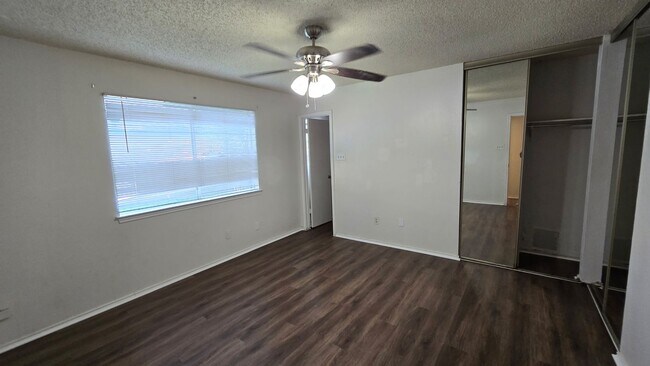 Building Photo - 7204 Hardesty