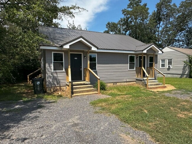 Primary Photo - Beautifully Remodeled 2 Bedroom / 1 Bath D...