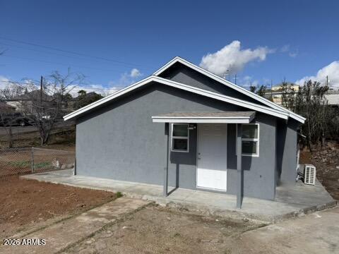 Building Photo - 615 E Oak St