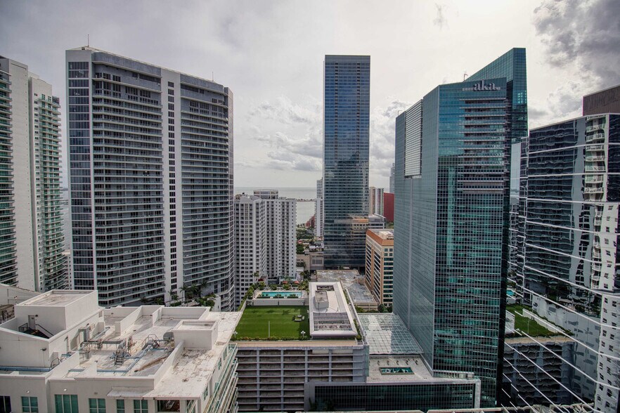 Building Photo - 1200 Brickell Bay Dr