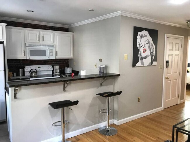 Building Photo - Historic Beacon Hill Charm Meets Modern Urban Living – 2 Bed | 1 Bath