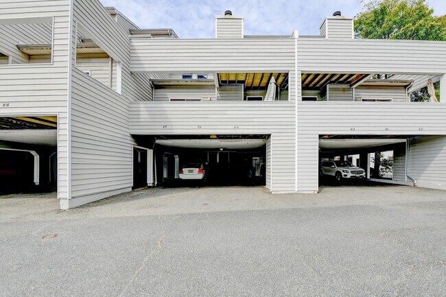 Building Photo - 816 Topsail Ln