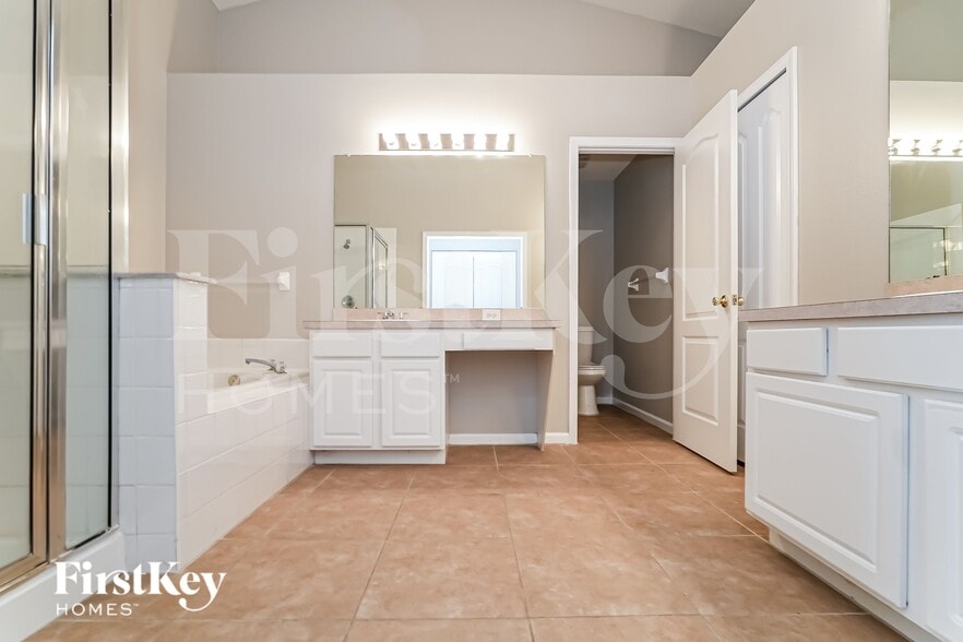 Building Photo - 12430 Midpointe Dr