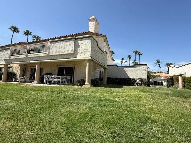 Building Photo - 326 Vista Royale Dr