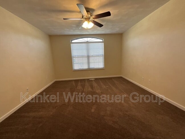 Building Photo - 40 Oak Pointe Cir