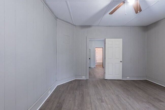 Building Photo - 1325 Clark St