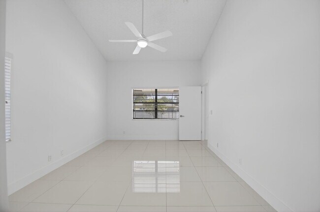 Building Photo - 488 NW 13th St