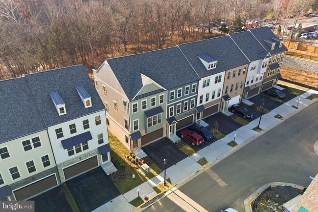 Building Photo - 1017 Venifena Terrace SE