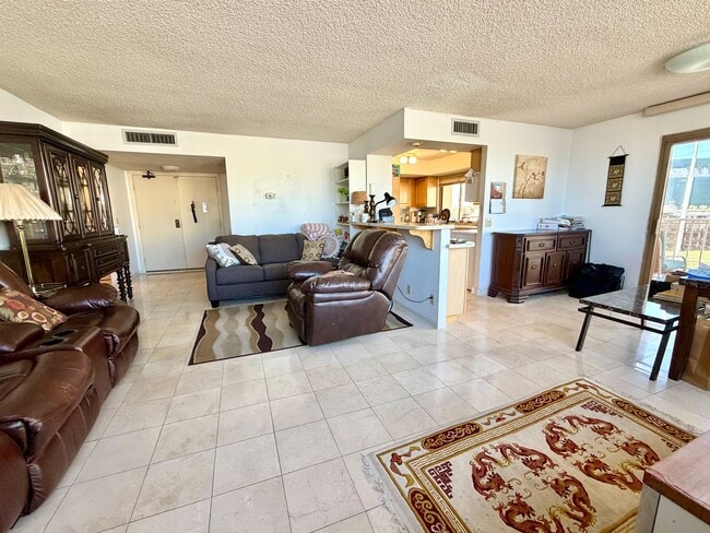 Building Photo - Gorgeous 2bedroom with amazing city views!