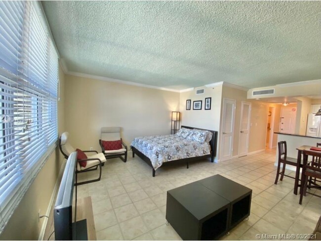 Building Photo - 2501 S Ocean Dr