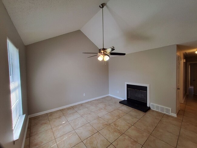 Building Photo - 4582 Summer Creek N