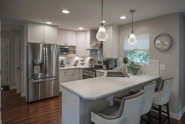 Building Photo - 618 Virginia Ave