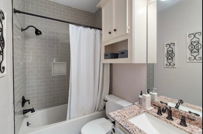 Building Photo - 18234 Knotty Green Dr