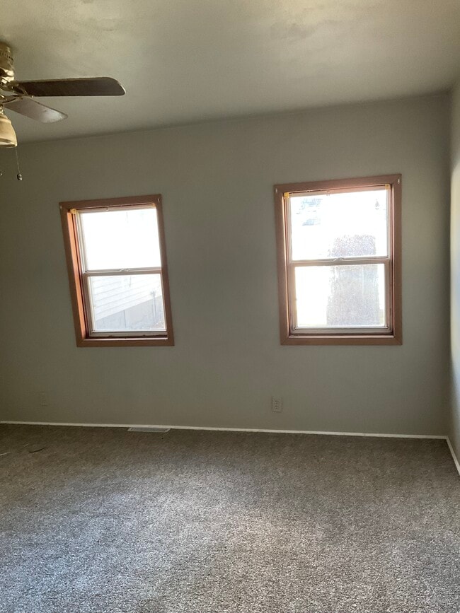 Building Photo - 407 N Vine Ave