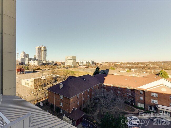 Building Photo - 505 E 6th St