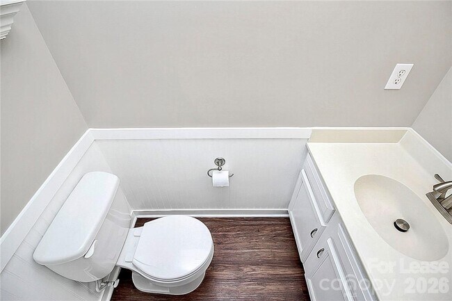 Building Photo - 8203 Golf Ridge Dr
