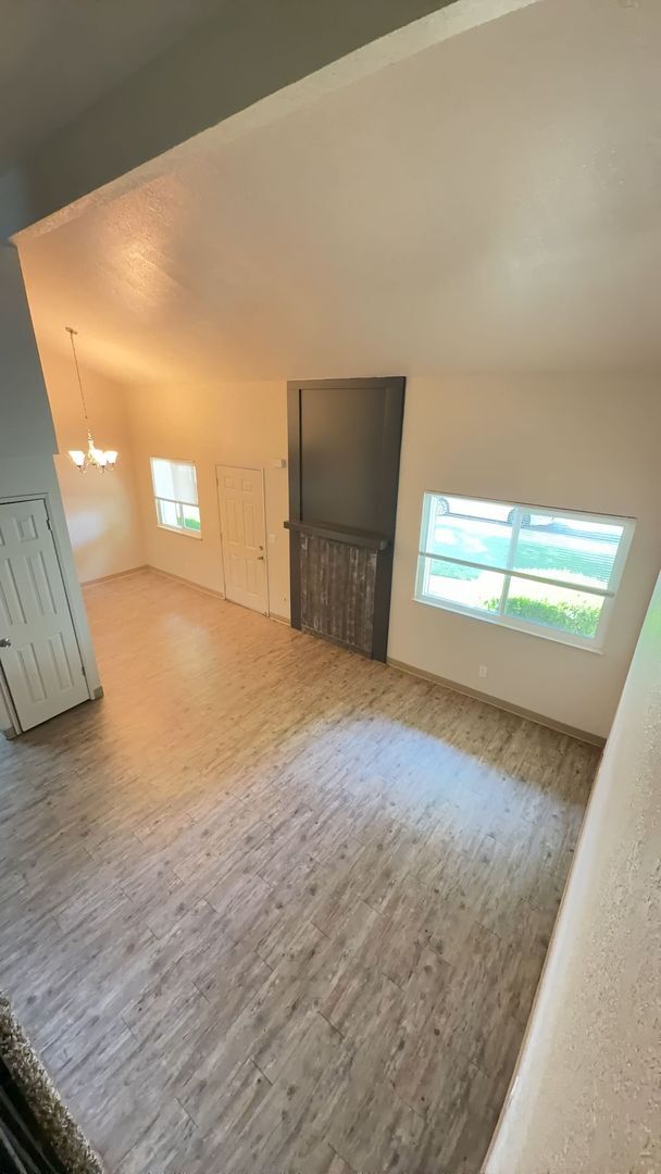 Building Photo - 2646 Pinedale #2 3 bed 1.5 bath Condo