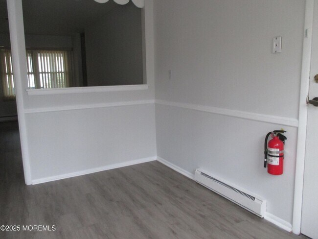 Building Photo - 111B Edinburgh Ln