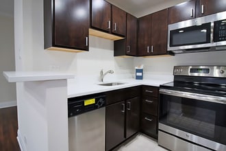 Building Photo - 217 E Chestnut St