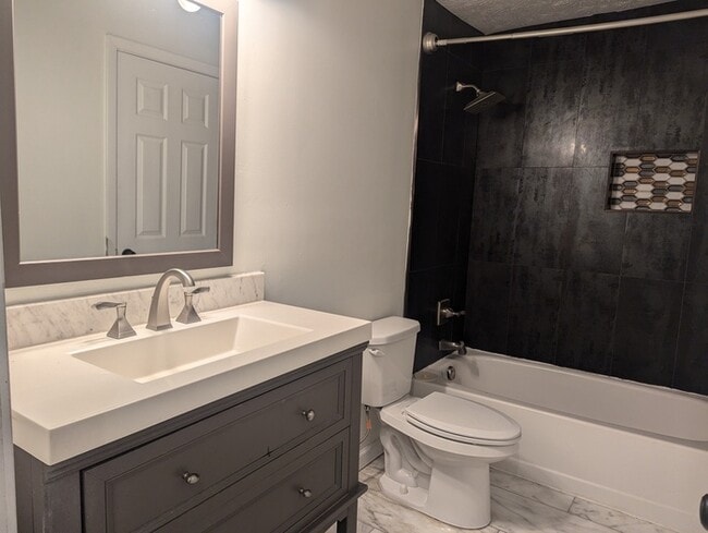 Building Photo - Charming 2-Bedroom, 2-Bath Condo with Mode...