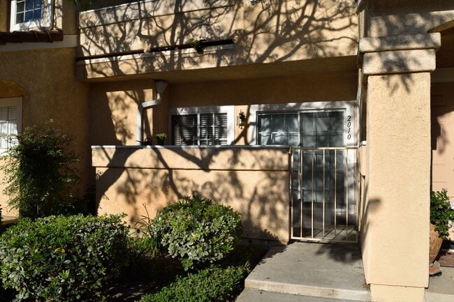 Building Photo - Oxnard Condominium 1 Bedroom 1 Bathroom pr...