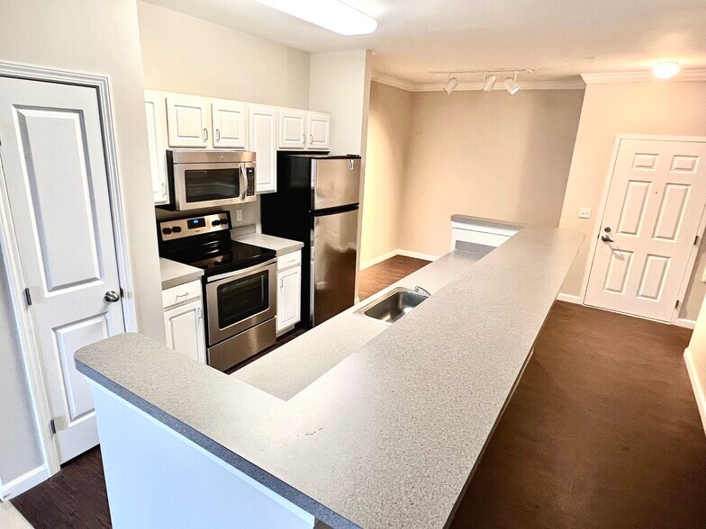 Building Photo - 1000 Providence Plz