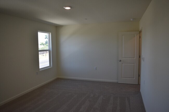 Building Photo - 4049 Cinnabar Ave