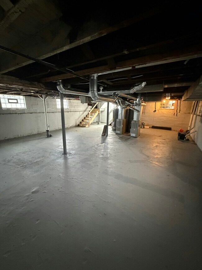 Building Photo - 12104 Osceola Ave